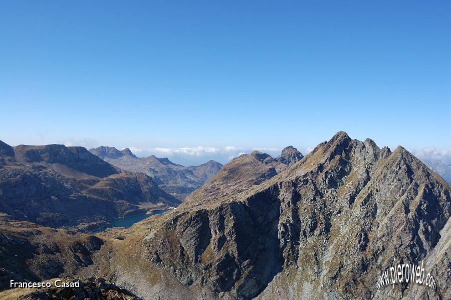 05 Il lago Colombo e la conca del rif Laghi Gemelli.jpg